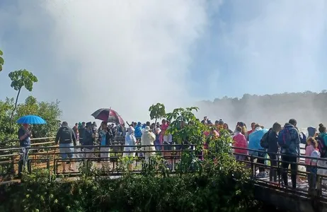 Foz do Iguaçu Tour Iguaçu: Cataratas Laterais Brasileiras, Passeio de Barco, Parque das Aves - Ingressos e Almoço Incluídos
