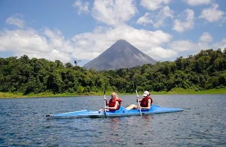 Alajuela Tour Passeio de caiaque no Lago Arenal saindo de Arenal