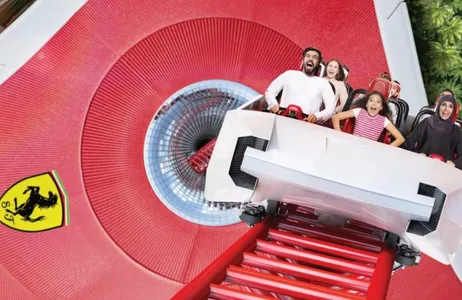 Dubai Ticket Ferrari World Abu Dhabi com transferência privada
