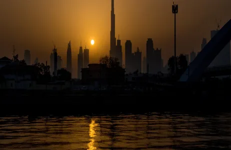 Dubai Ticket Burj Khalifa Level 124 and Dubai Aquarium Tickets (Non-Prime)