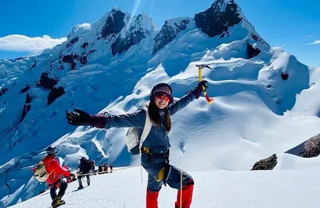 Huaraz Tour Conquista el Pico Mateo: Ascenso de día completo a gran altitud