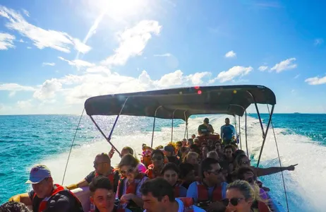 Isla de San Andrés Tour Mini-Catamaran Tour in San Andrés
