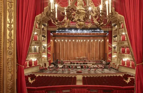 Milan Tour Experiência de visita guiada sem filas ao La Scala