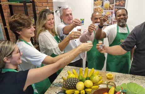 Rio de Janeiro Tour Clase de cóctel brasileño seguida de un brindis por la puesta de sol en Ipanema