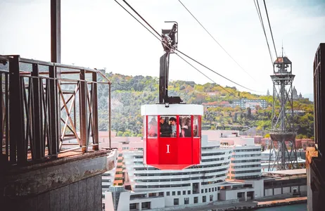 Barcelona Tour Visita guiada a pie por Barcelona con teleférico y paseo en barco