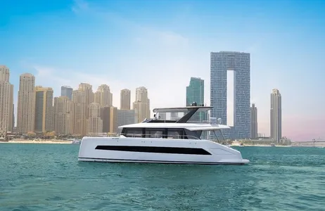 Dubai Tour Sunset Yacht Cruise in Dubai Marina with BBQ and Drinks
