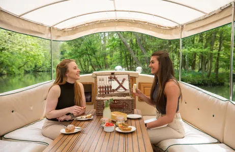 Oxfordshire Tour Oxford River Cruise with Afternoon Tea and Picnic