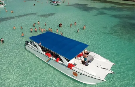 Punta Cana Tour Catamarã de Bayahibe: cruzeiro na ilha de Saona com almoço e open bar