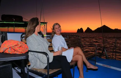 Cabo San Lucas Tour Cruzeiro de catamarã ao pôr do sol em Los Cabos com open bar e música ao vivo