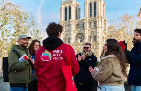 Paris Tour Catedral de Notre Dame: Entrada, Visita Guiada pelo Distrito e Ingresso para Cruzeiro