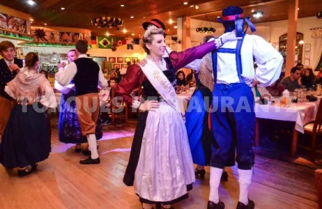 Gramado Tour Noche alemana: cena, espectáculo y traslados