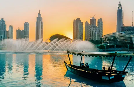 Dubai Tour Compras no Dubai Mall, Burj Khalifa 148º andar e show de fontes musicais com passeio no lago em traslados privativos