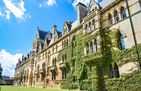 Oxfordshire Ticket City and University Walking Tour in Spanish