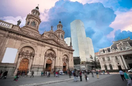 Santiago Tour Contrastes históricos de Santiago e tour privado pelo Cerro Santa Lucía