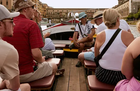 Florence Tour Recorrido romántico al atardecer por Florencia en una góndola tradicional