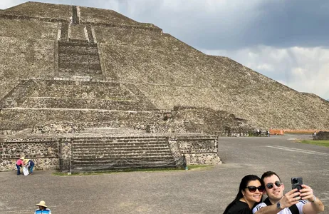 Mexico City Tour Teotihuacán, Santuario de Guadalupe, Xochimilco, Coyoacán y Frida Kahlo
