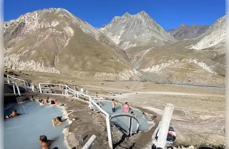 Santiago Tour Meio dia nas Termas do Vale da Colina a partir de Santiago