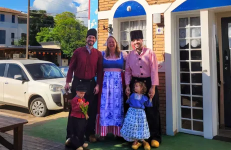 Holambra Tour ¡Prueba a vestirte con atuendo holandés!