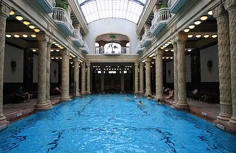 Budapest Ticket Gellért Spa Bilhete de dia inteiro e experiência Palinka de cortesia