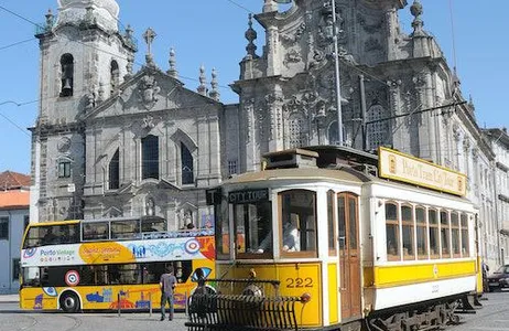 Porto Ticket Porto: Excursão hop-on hop-off em ônibus amarelo, passeio pela cidade de bonde e funicular dos Guindais