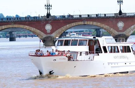 Bordeaux Ticket Bordéus: Cruzeiro Guiado no Garonne com uma Bebida e um Canelé