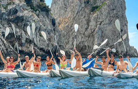 Capri Ticket Passeio de caiaque em Capri: cavernas e praias