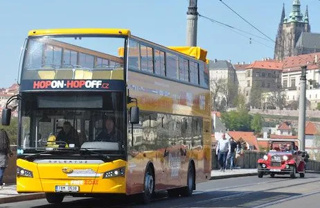 Prague Ticket Hop-on Hop-off de Praga: excursão de ônibus + 1 hora de cruzeiro
