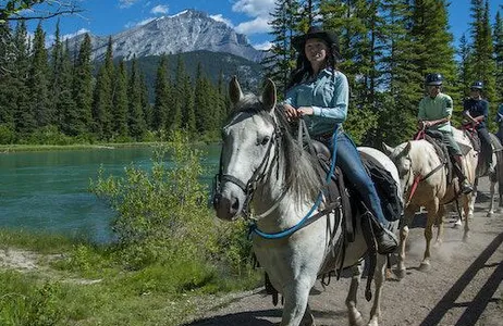 Banff Ticket Passeio a cavalo pelo Bow River saindo de Banff