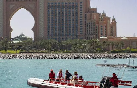 Dubai Ticket Ain Wheel, Palm Jumeirah, Atlantis e Burj Al Arab: passeio de barco de 90 minutos