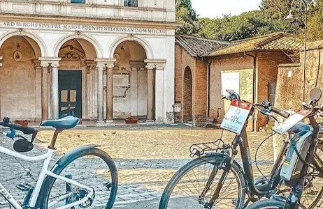 Rome Ticket Excursão de bicicleta elétrica de 5 horas com as catacumbas de San Callisto ou San Sebastian