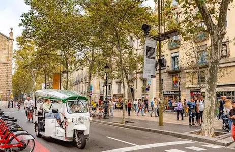 Barcelona Ticket Barcelona: excursão de 1 hora em Tuk Tuk elétrico privado