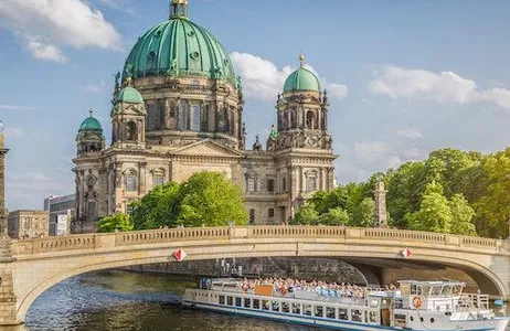 Berlin Ticket Berlim Deluxe: passeio de carro com refeição no Reichstag, degustação de vinhos e chocolates