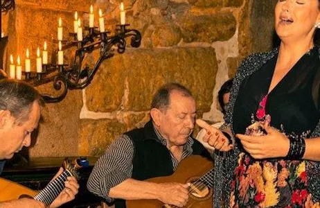 Lisbon Ticket Lisboa: City Tour Noturno, Jantar e Show de Fado com Transporte