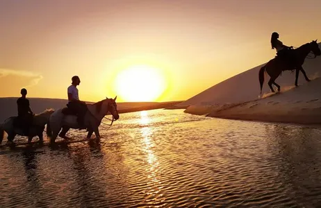 Atins Tour Cavalgada nos Lençóis Maranhenses com Pôr do Sol saindo de Atins