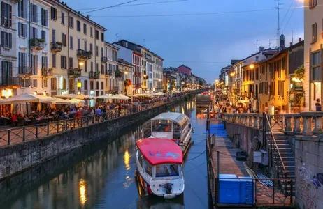 Tour gastronômico e de vinhos à noite pelo bairro Navigli
