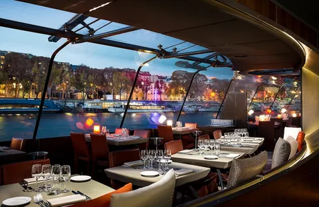 Paris Tour Cruzeiro com Jantar pelo Rio Sena