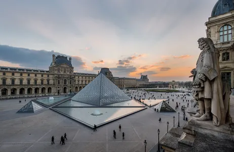 Paris Tour Museu do Louvre