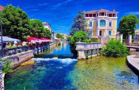 Markets and villages in Luberon 