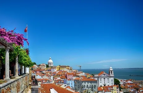 Lisboa Tour Passeio de Tuk Tuk por Alfama, Graça e Miradouros saindo de Lisboa