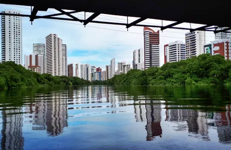 Recife Tour Passeio de Catamarã pelo Rio Capibaribe à noite