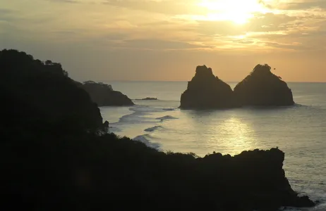 Fernando de Noronha Tour Combo: Transfer de ida e volta do aeroporto de Fernando de Noronha para hotéis em Fernando de Noronha + Passeio de Barco + Ilha Tour + Canoa Havaiana