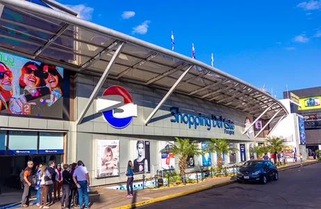 Combo: Transfer de ida e volta do aeroporto para hotéis em Foz do Iguaçu + Tour de compras no Paraguai