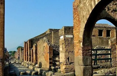 Naples Ticket Pompeii, Herculaneum & Mount Vesuvius: Entry Ticket + Roundtrip from Naples