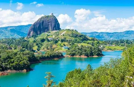 Visita ao rochedo Peñol e Guatapé em Medellín