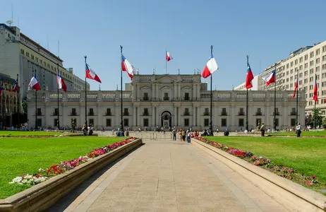 Santiago Tour COMBO: Roundtrip Transfer + City Tour + Vineyard in Santiago de Chile