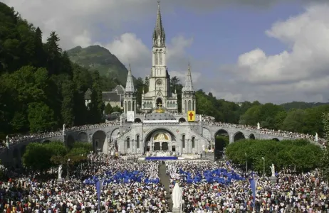 Lourdes Sanctuary - Walking Tour in Portuguese with a Local Friend