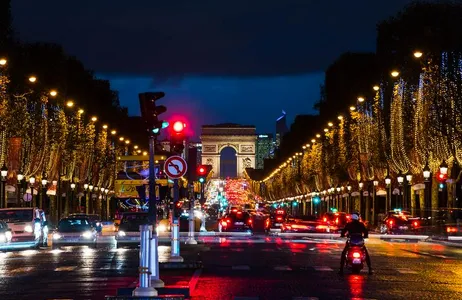 Paris Tour GUIA BRASILEIRO OFICIAL → Paris Iluminada com Jantar (5h)