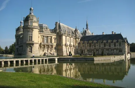 Paris Tour GUIA OFICIAL BRASILEIRO → Tour Chartres ou Chantilly ou Giverny ou Fontainebleau (5h)