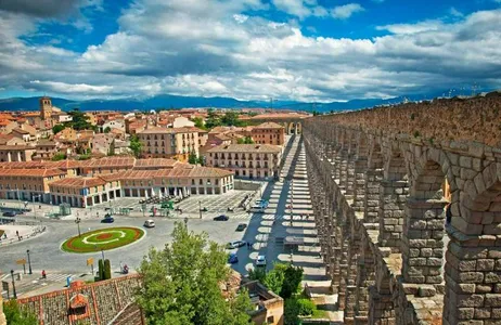 Ávila and Segovia Full Day Tour with Lunch and Tickets to the Walls and the Alcázar