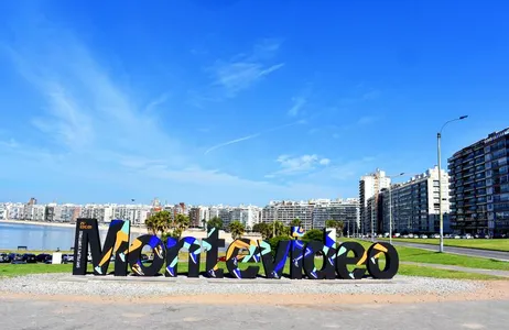 Complete city tour of Montevideo for passengers arriving by cruise ship